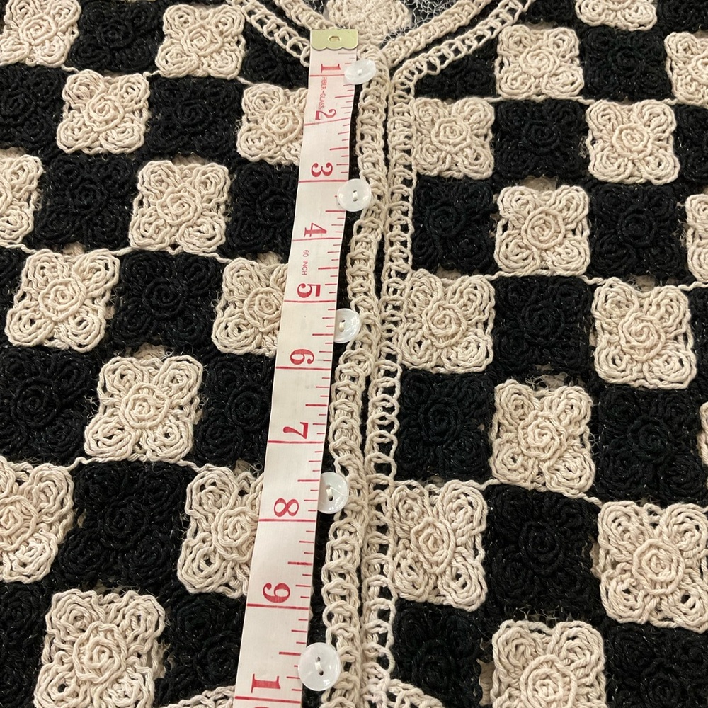 Boho Chic Retro Checkerboard Black and Cream Crochet Vest Size 6 - Picture 11 of 11